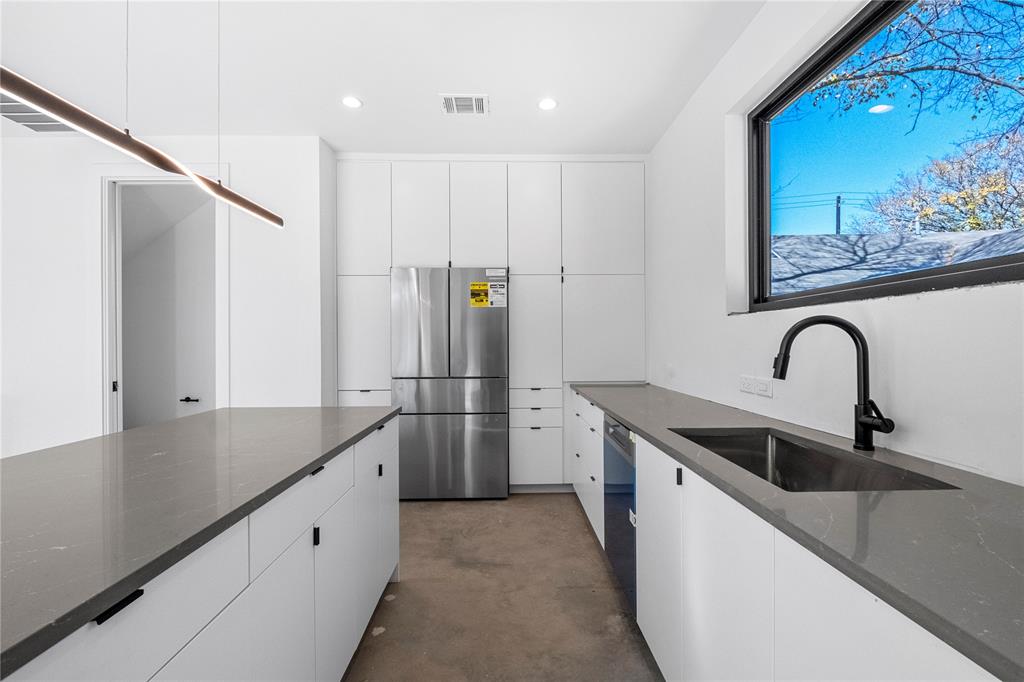 2101 Thrasher LN # 2