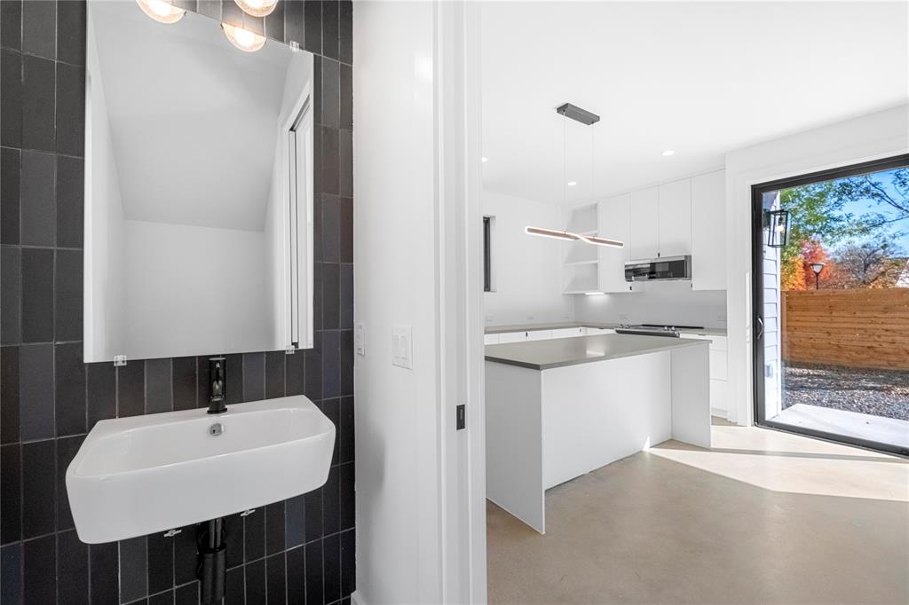 2101 Thrasher LN # 2