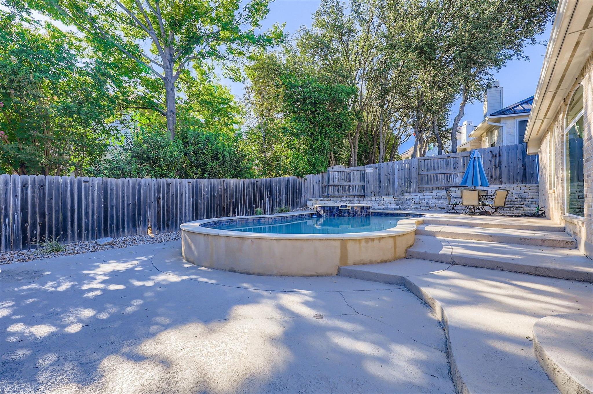 3135 Burks LN