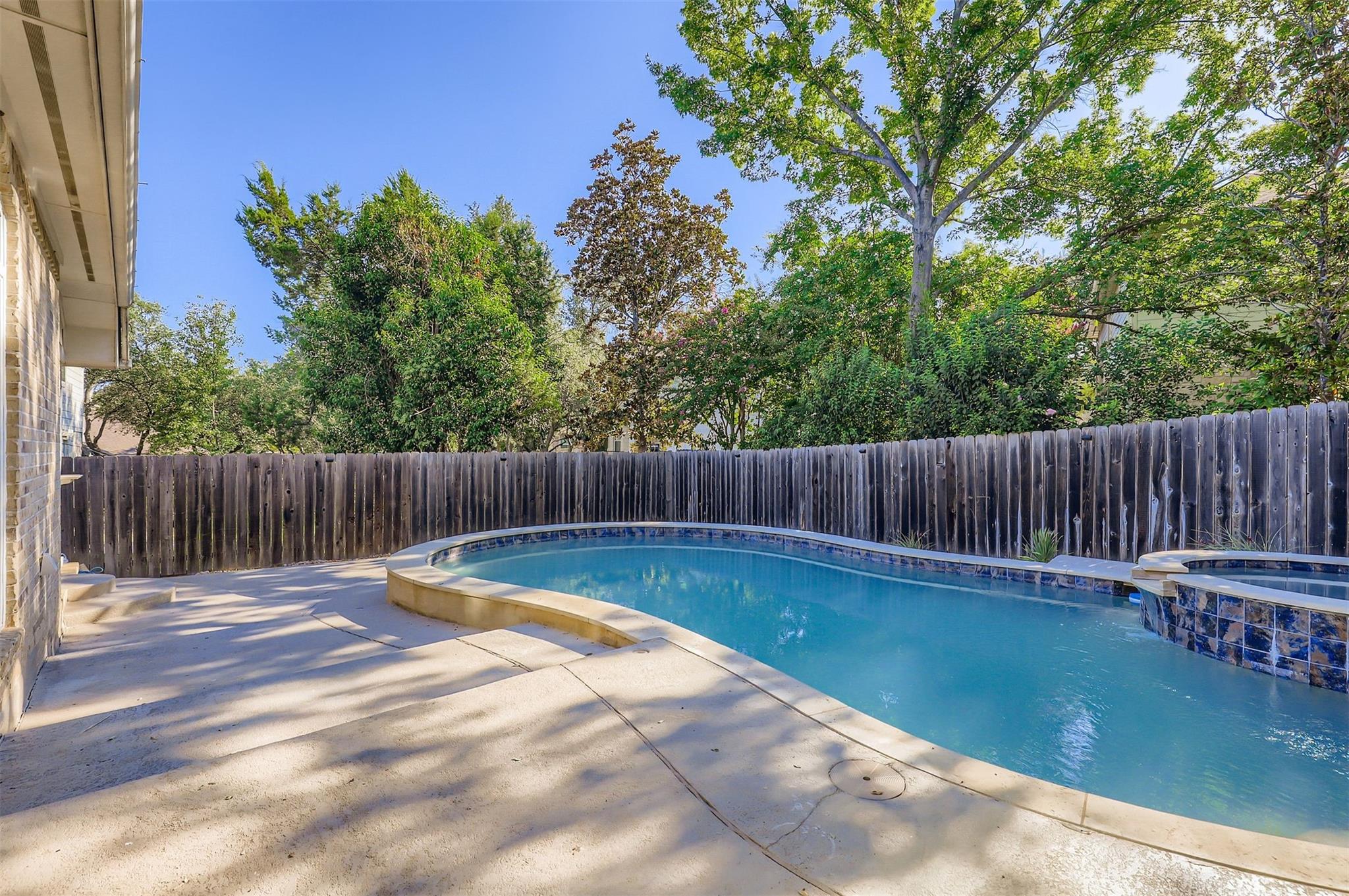 3135 Burks LN