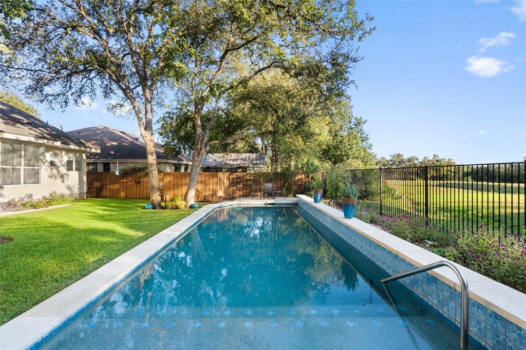 4024 Travis Country CIR
