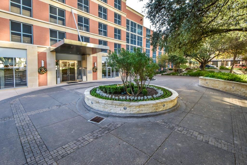 98 San Jacinto BLVD # 1701