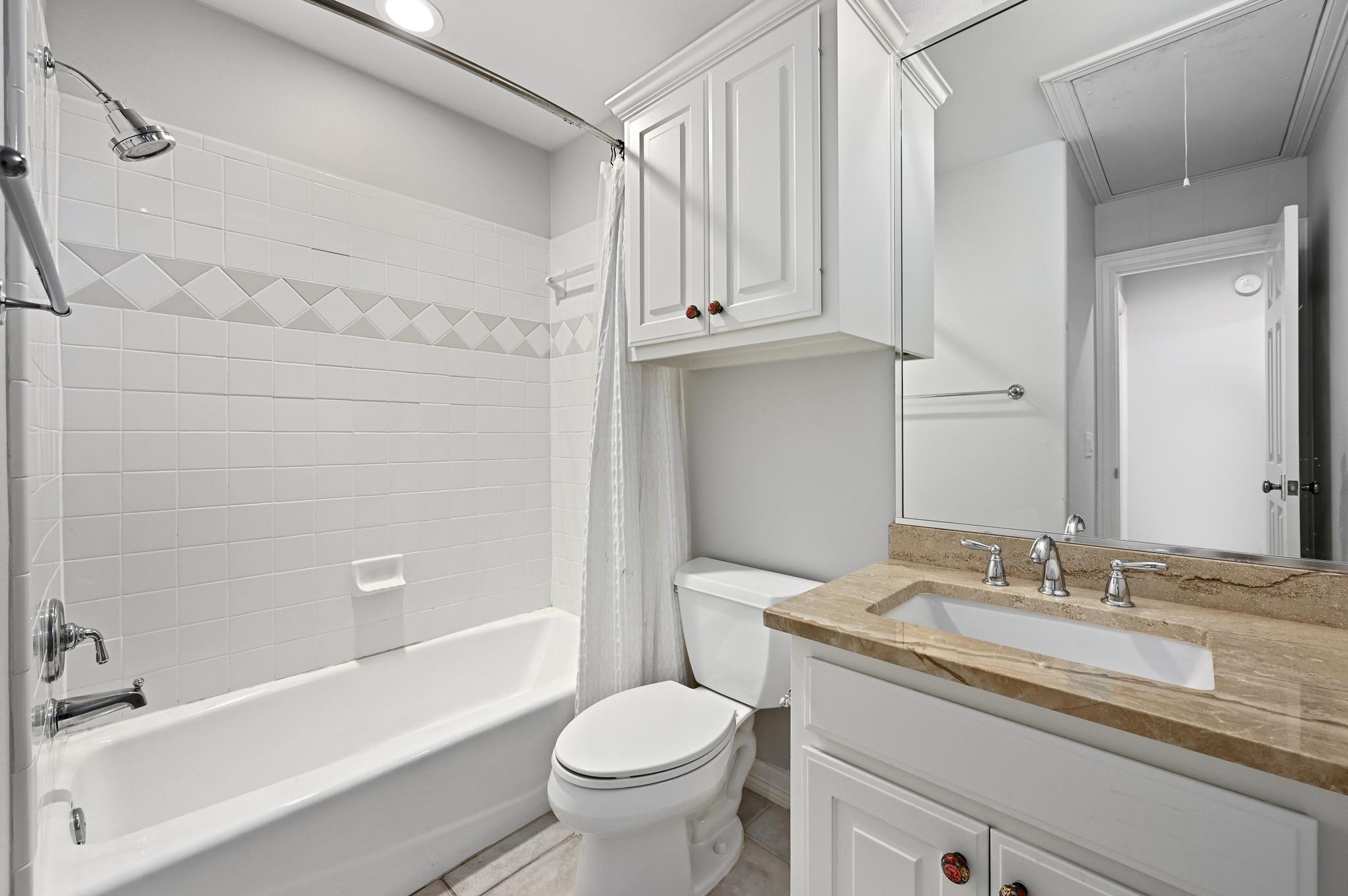 2704 Regents PARK