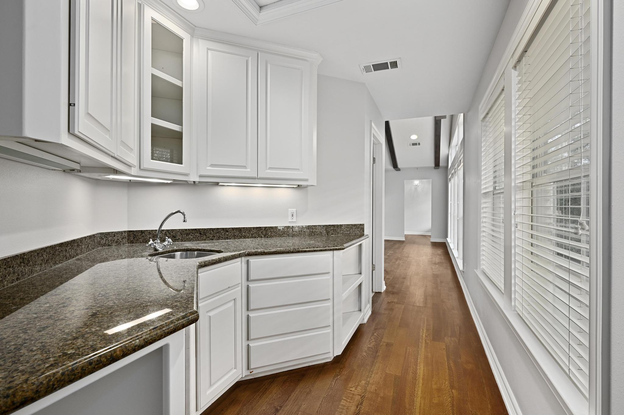 2704 Regents PARK