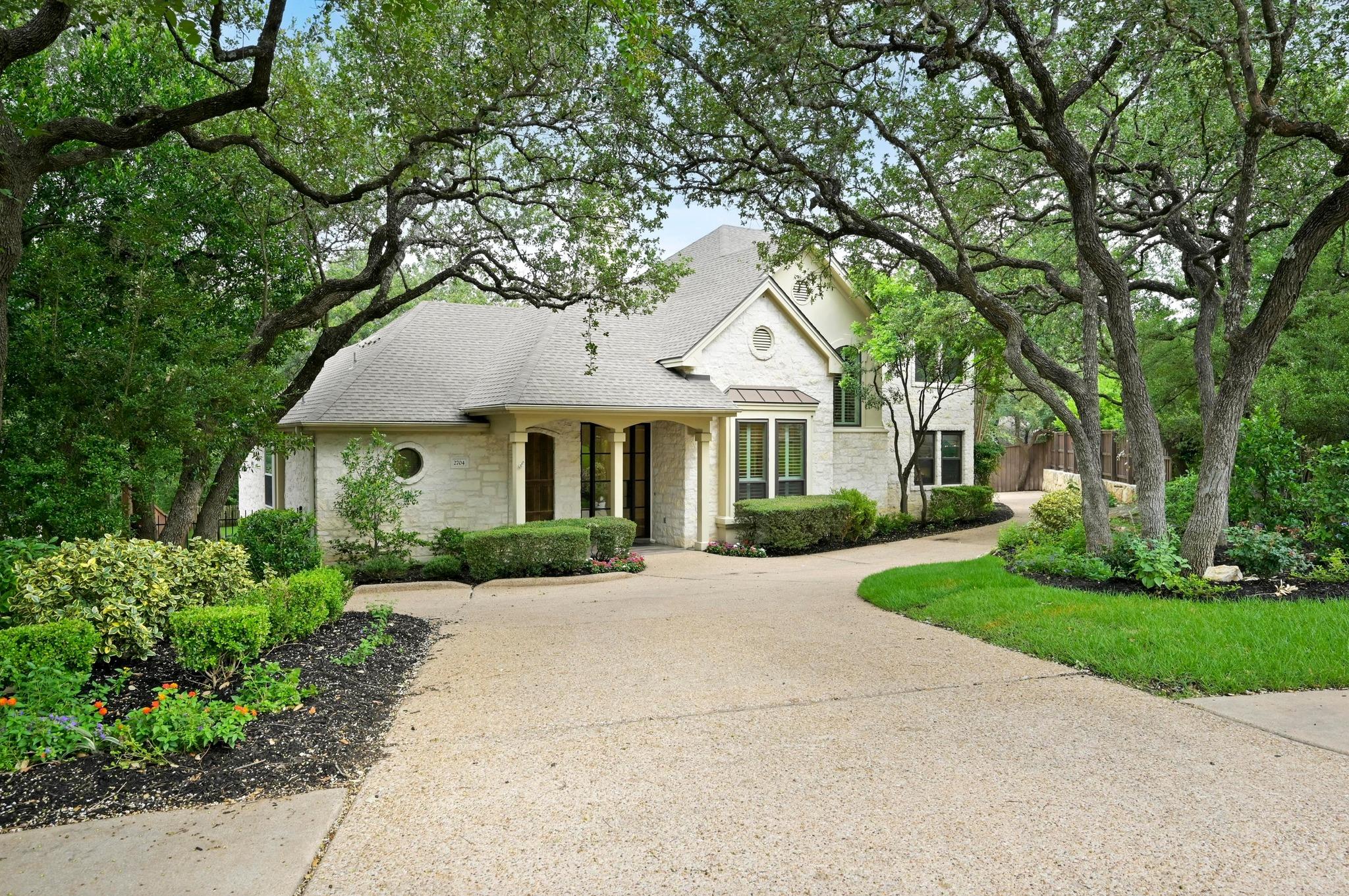 2704 Regents PARK