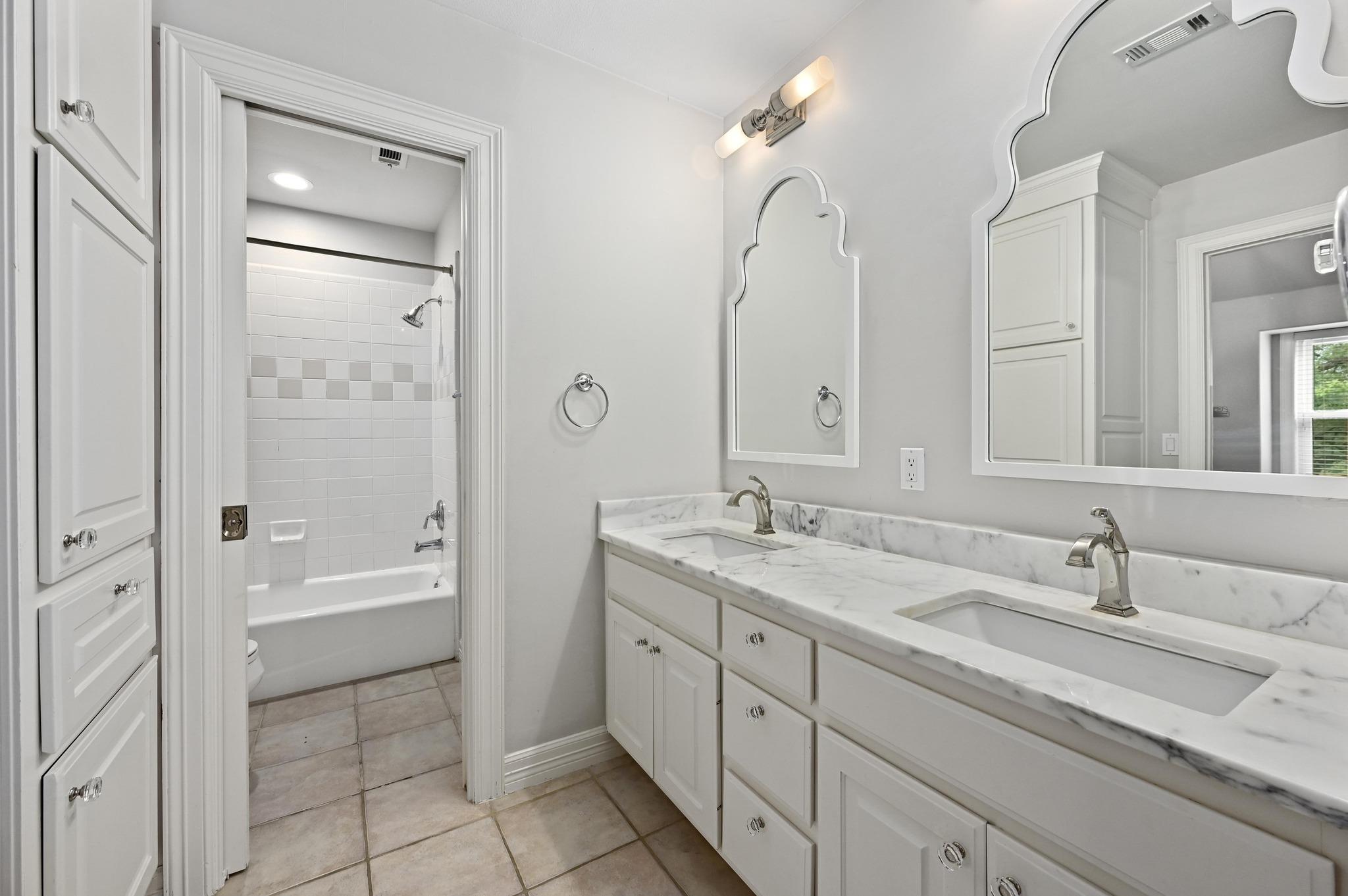 2704 Regents PARK