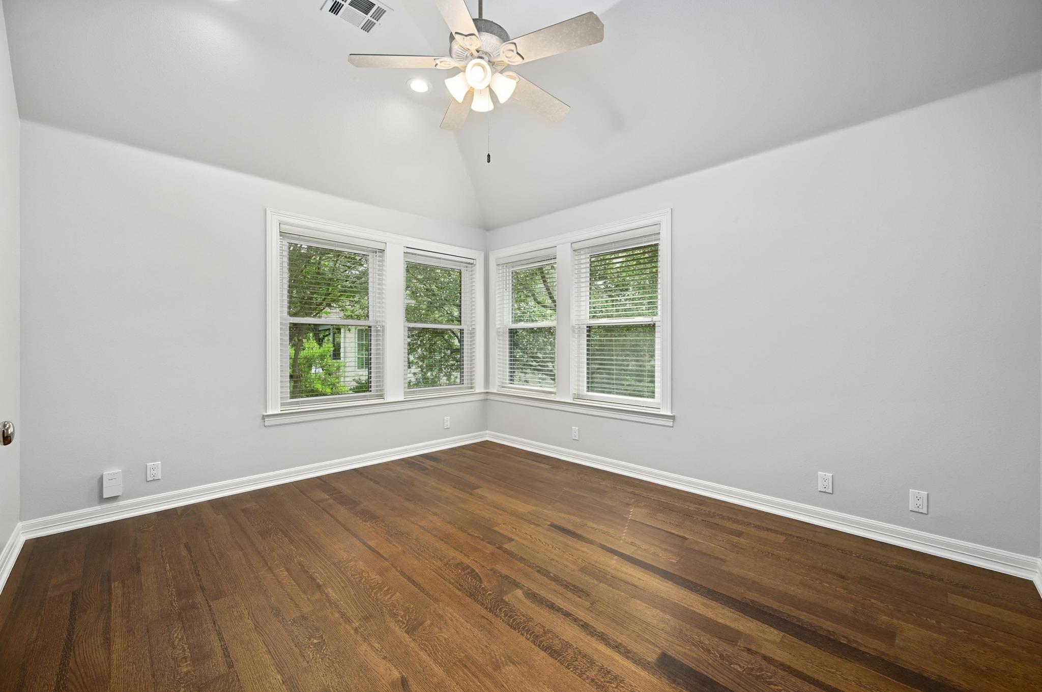 2704 Regents PARK