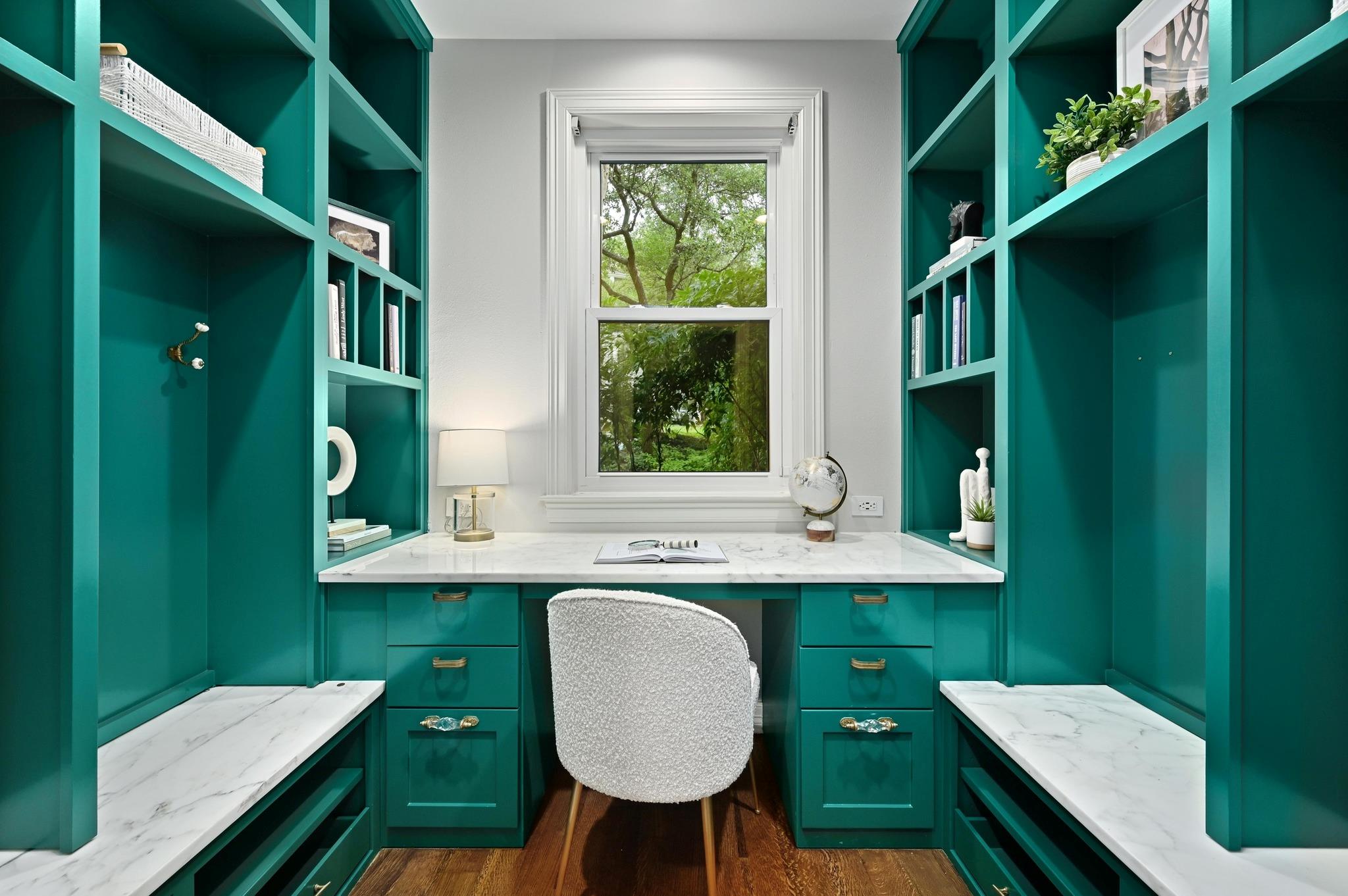 2704 Regents PARK