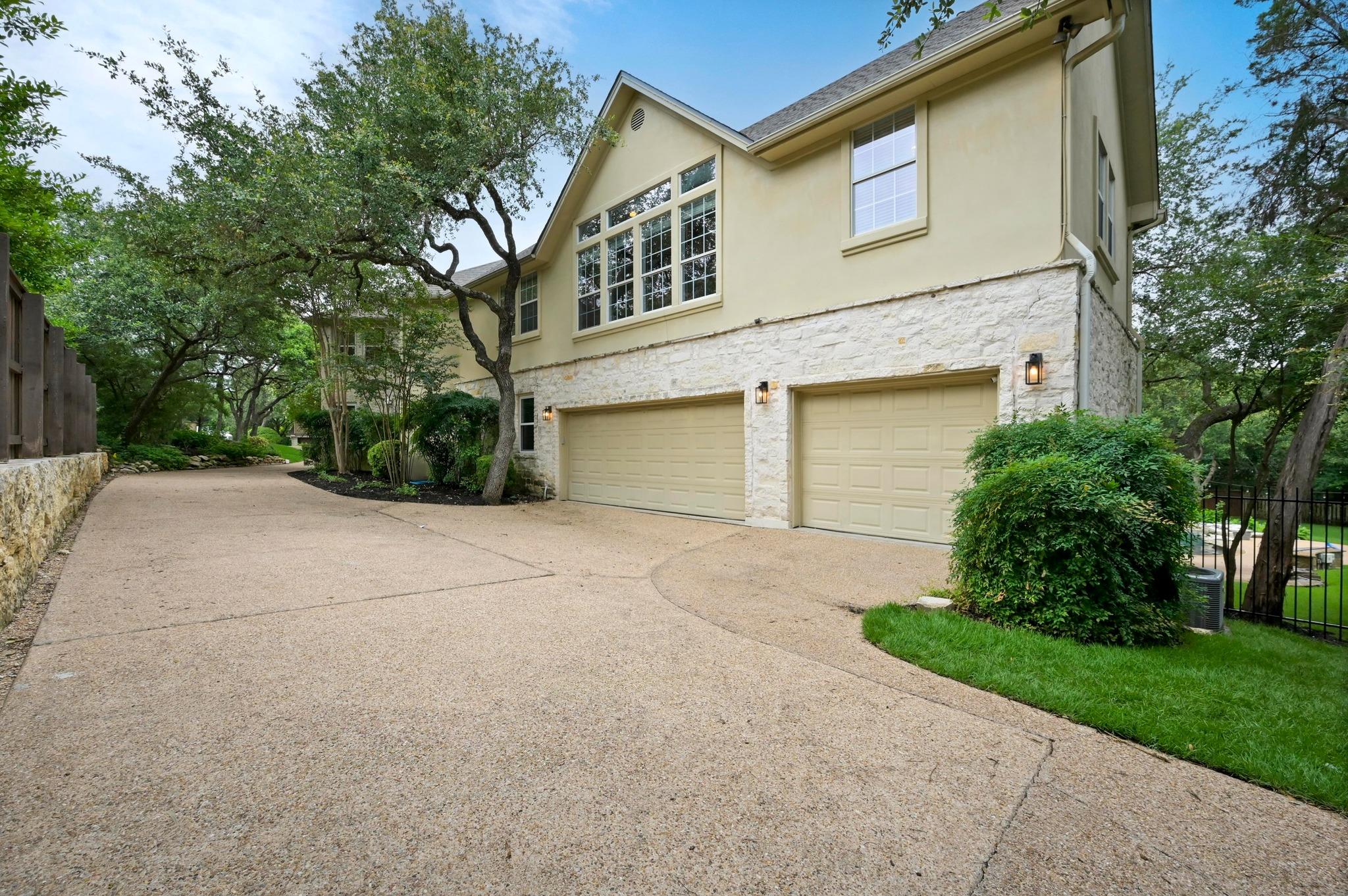 2704 Regents PARK