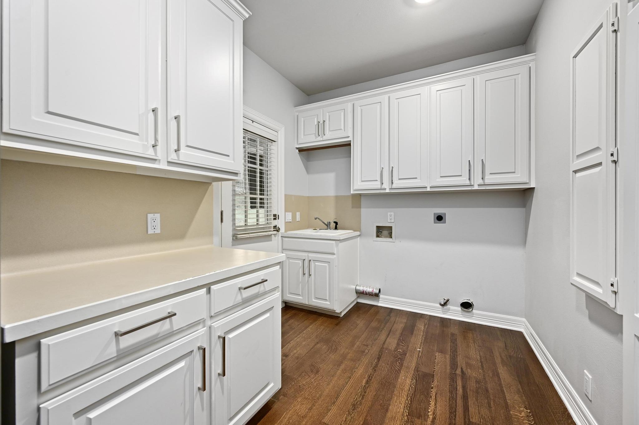 2704 Regents PARK