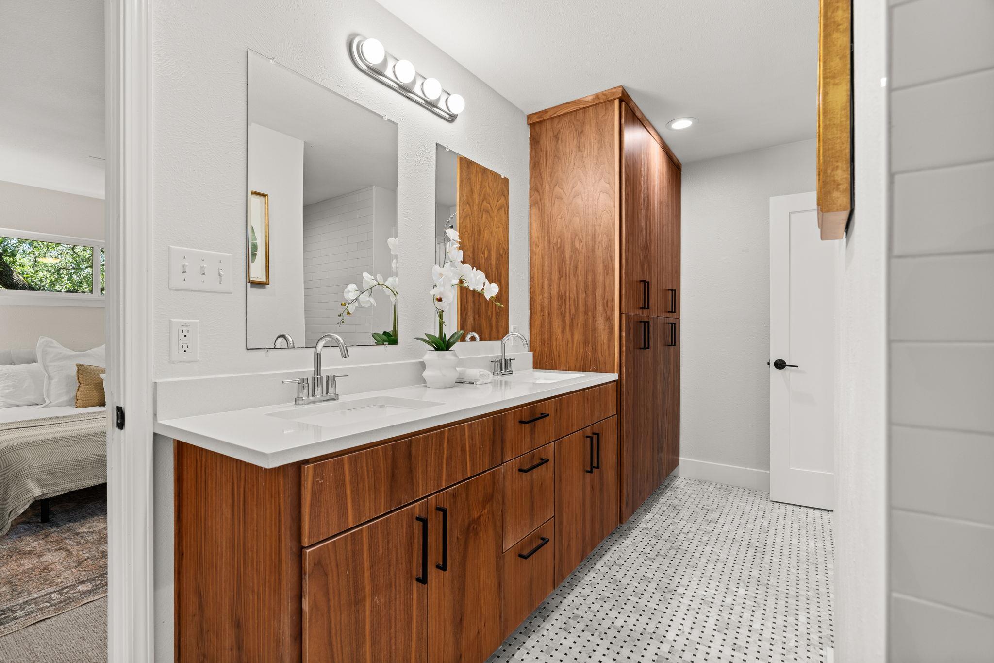 4819 Trail Crest CIR