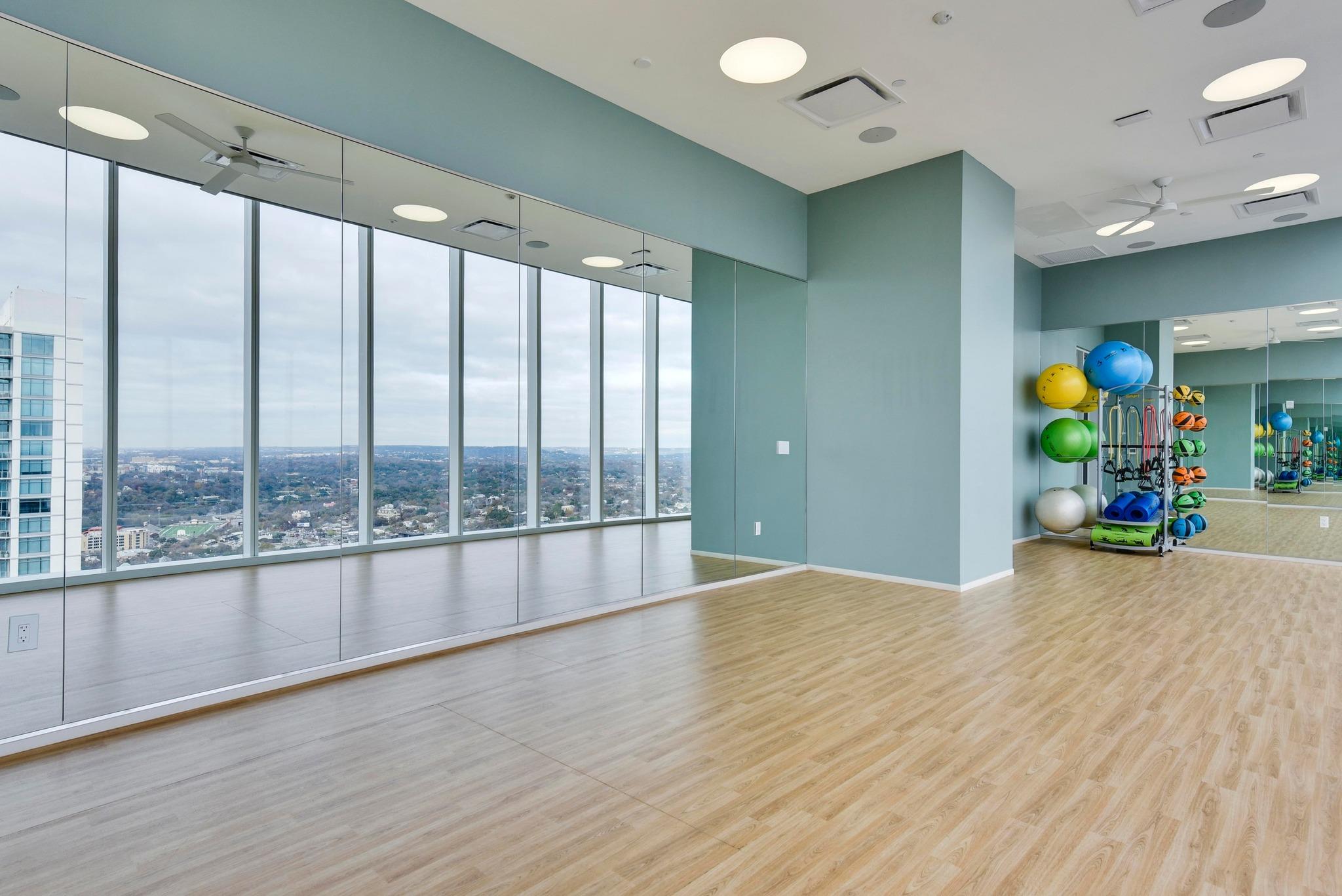 301 West Ave # 3806