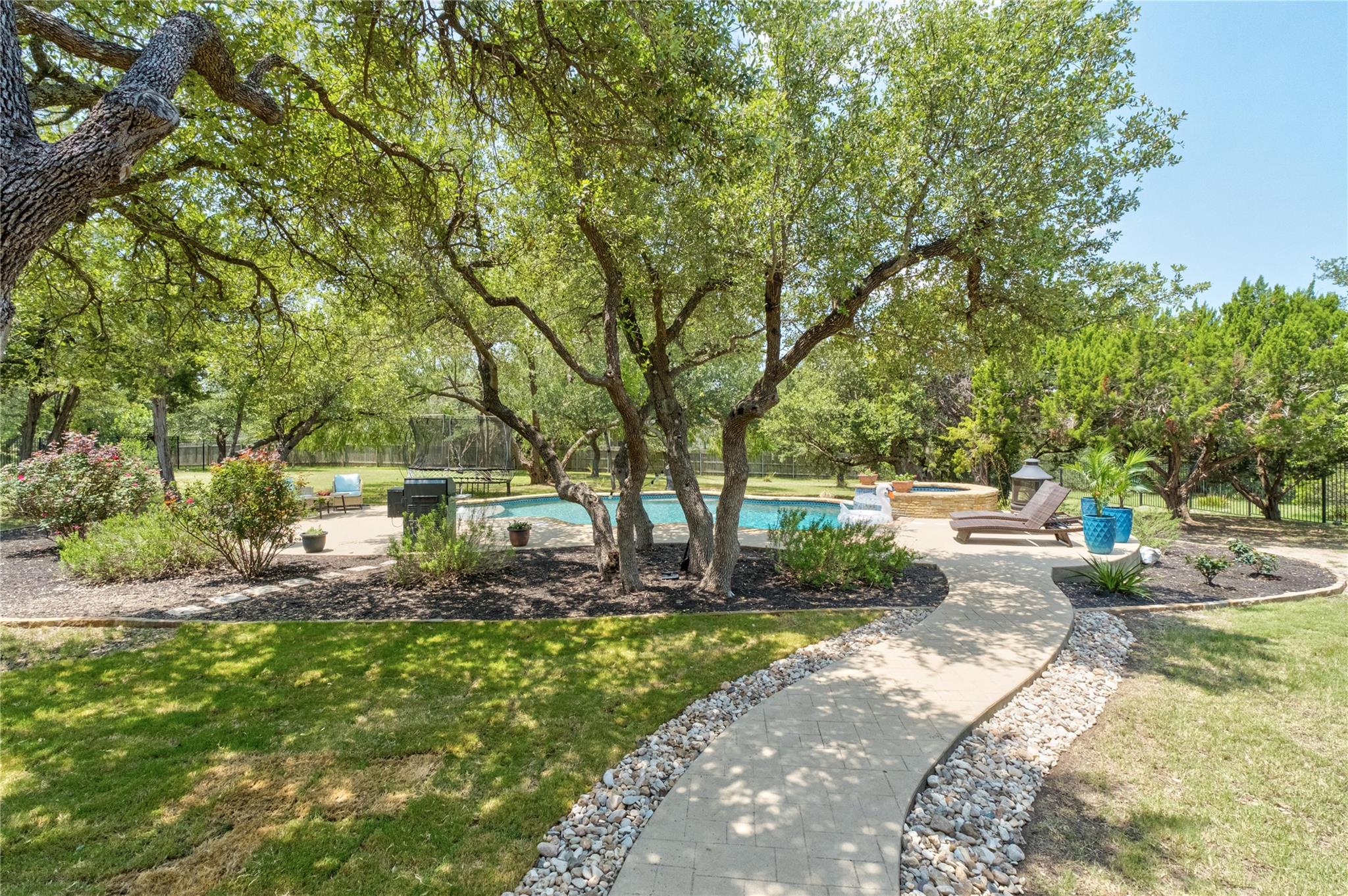 9400 STRATUS DR