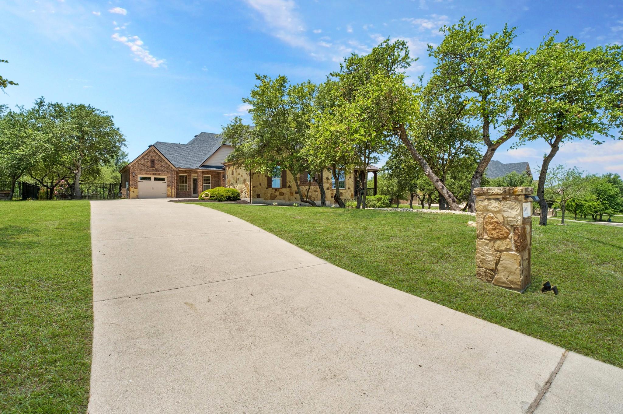 9400 STRATUS DR