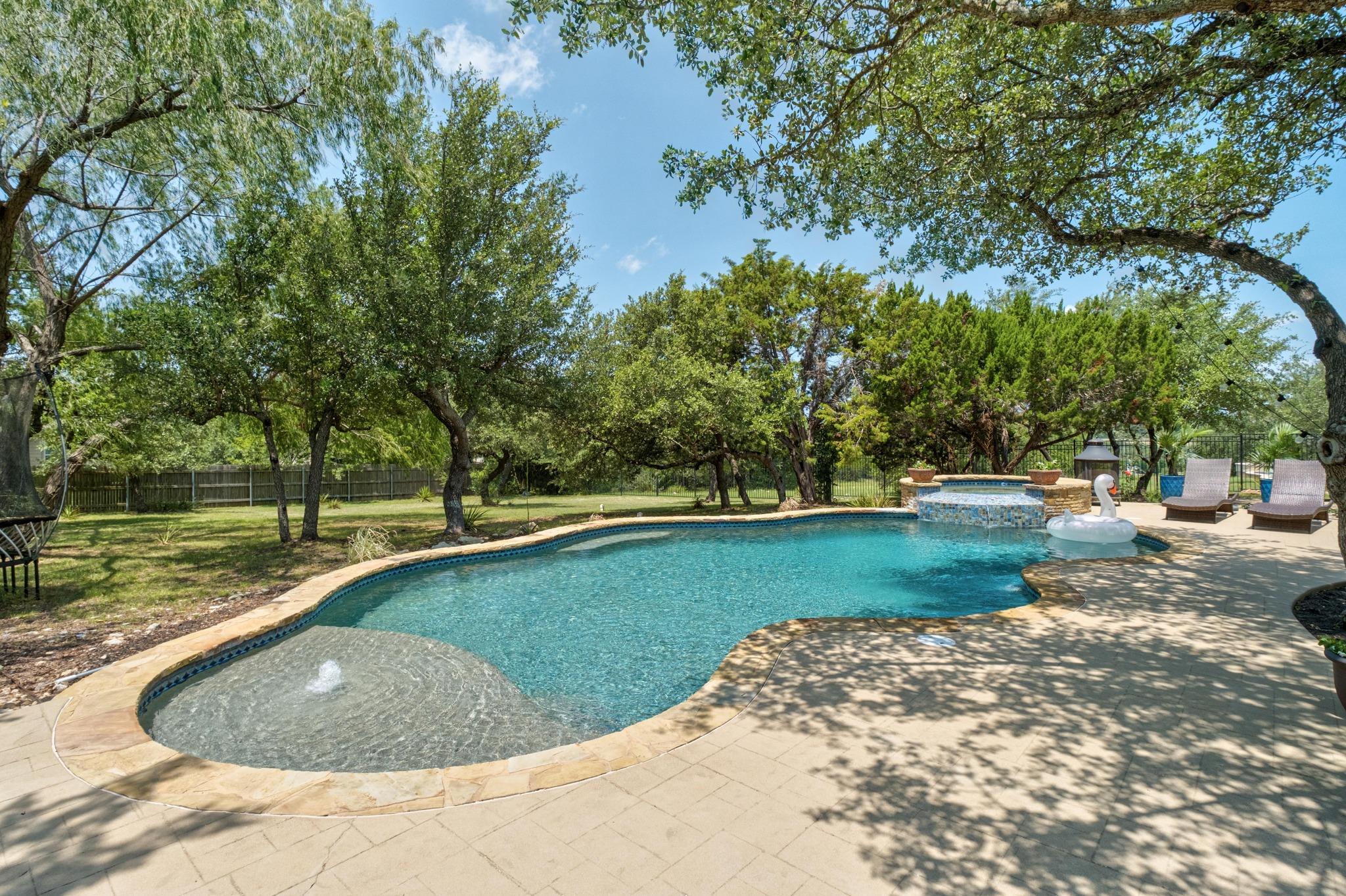 9400 STRATUS DR