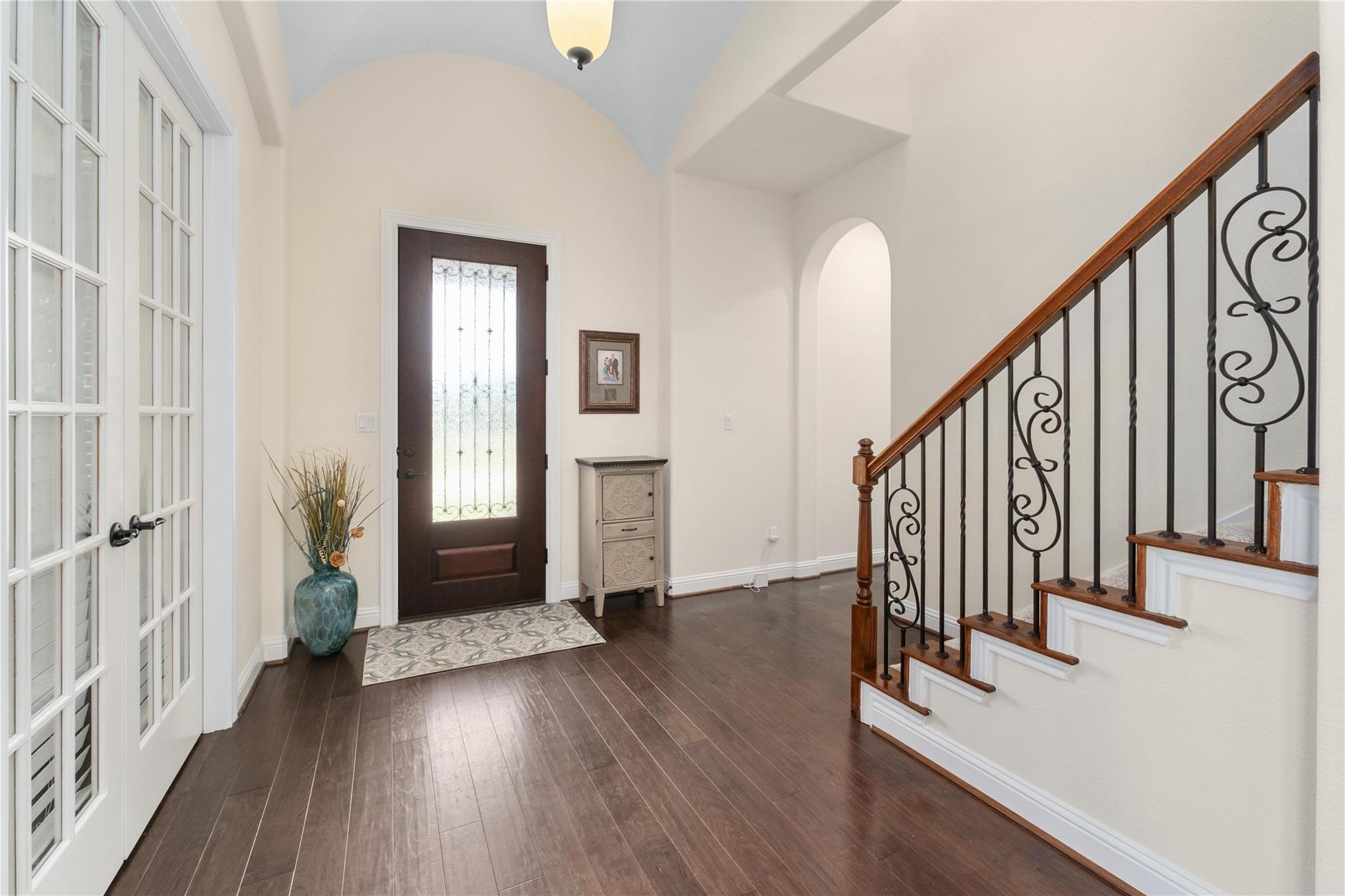 9400 STRATUS DR