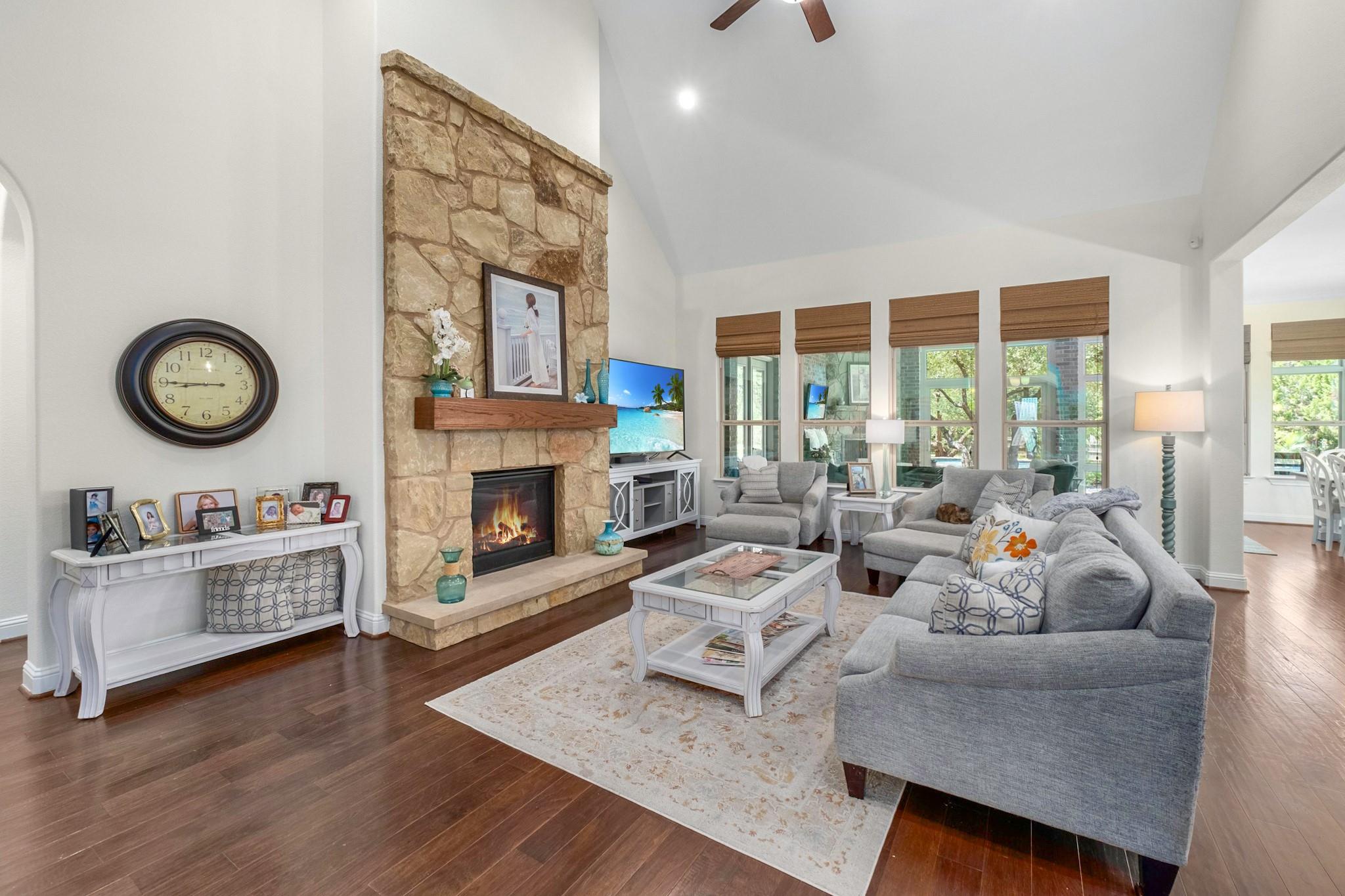 9400 STRATUS DR