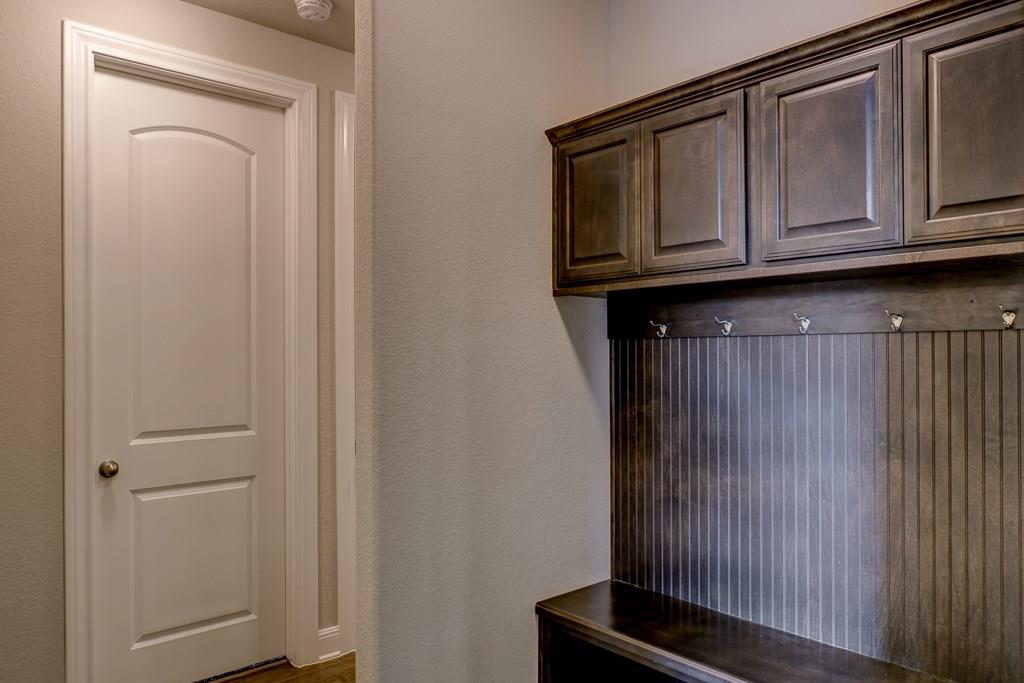 2748 Enza CT
