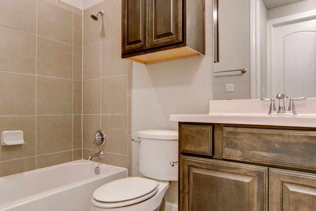 2748 Enza CT