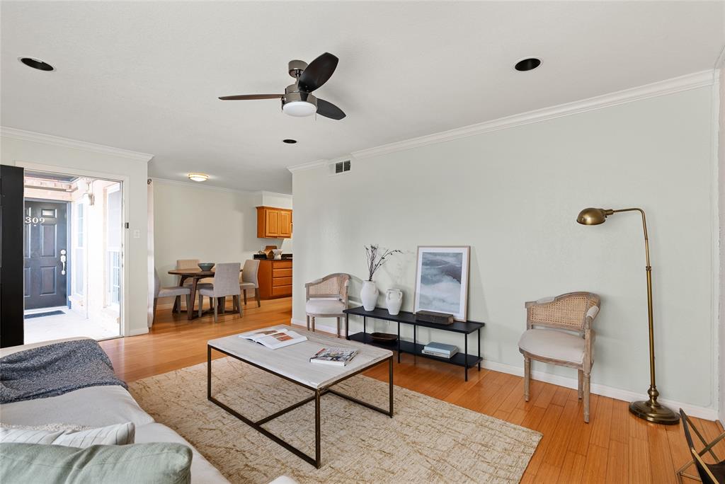 900 S Lamar BLVD # 307