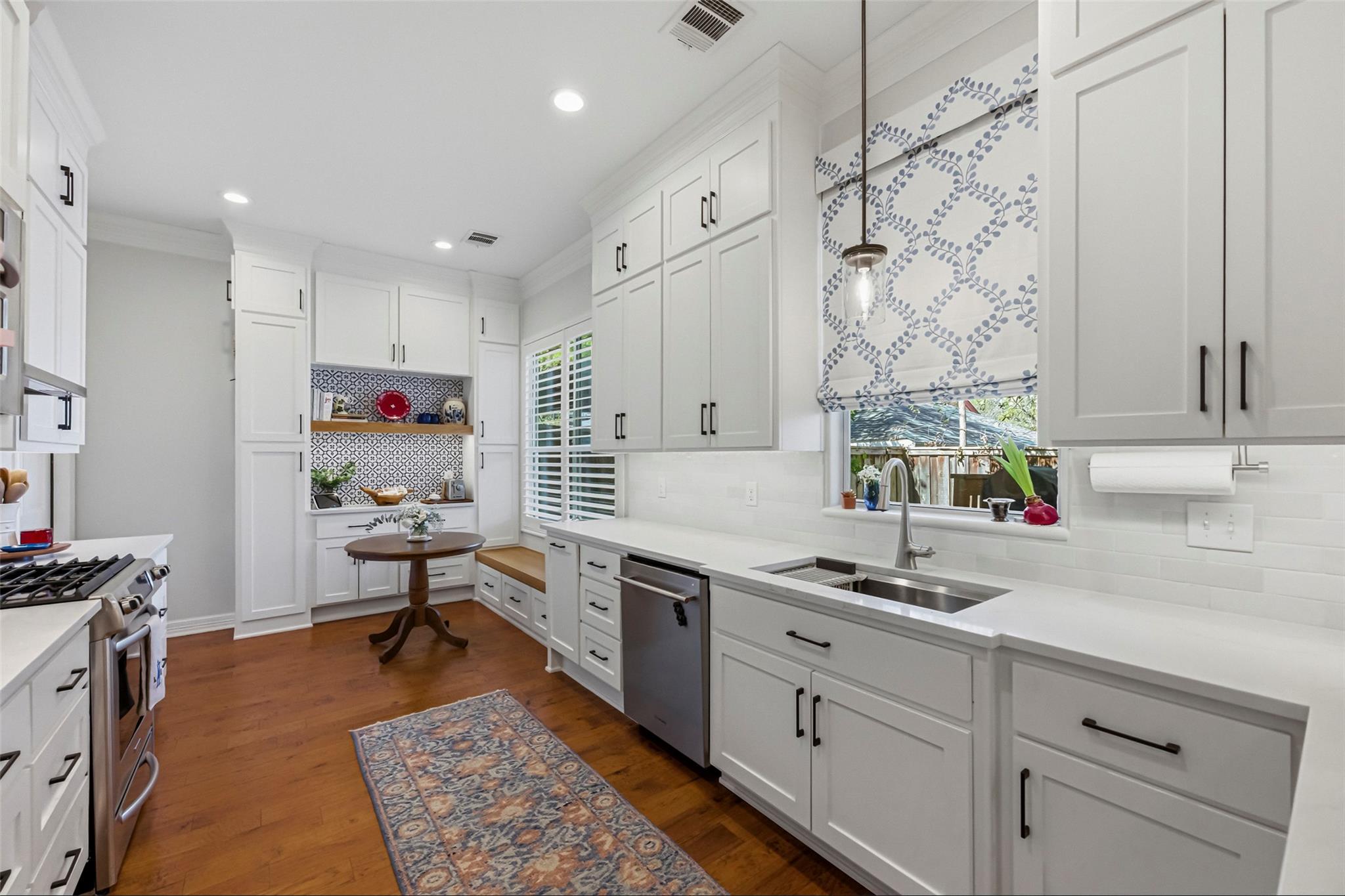 1621 Enfield RD Unit: E