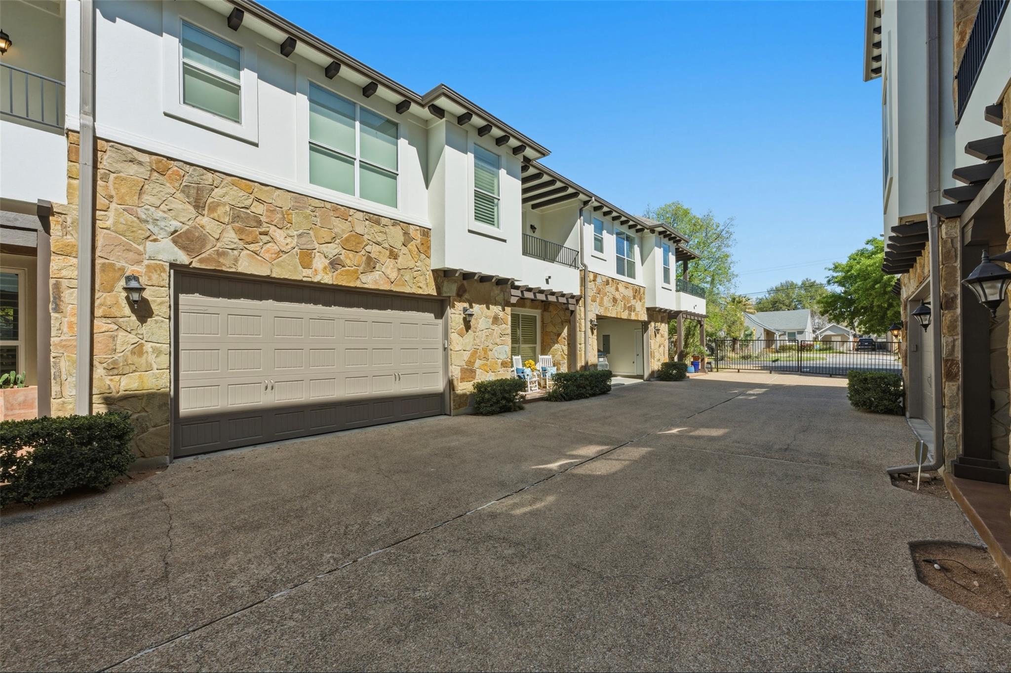 1621 Enfield RD Unit: E