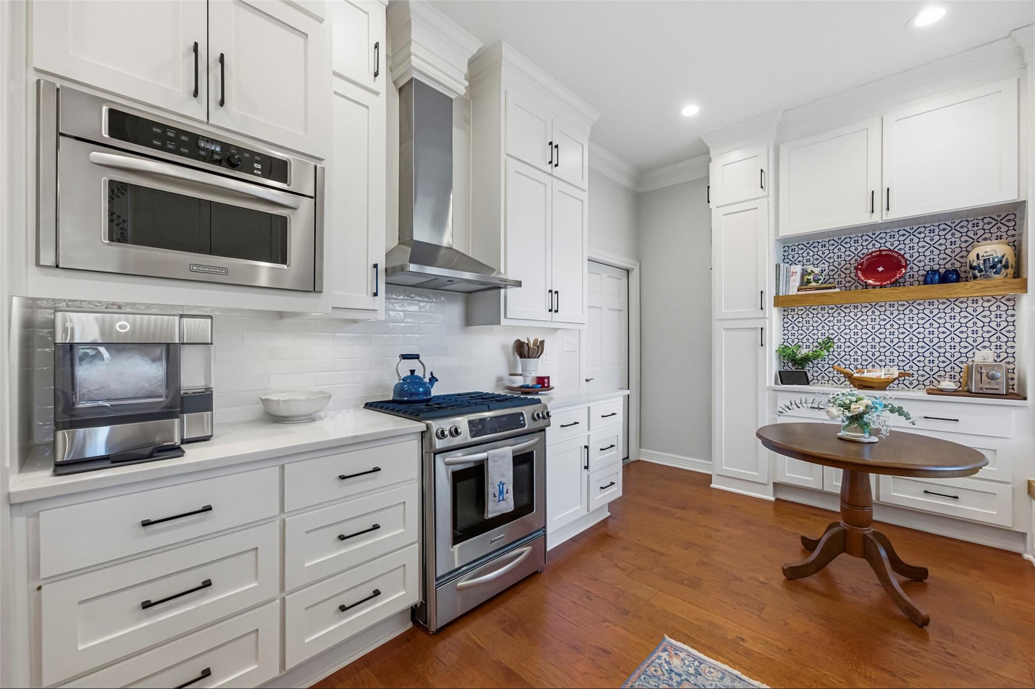1621 Enfield RD Unit: E