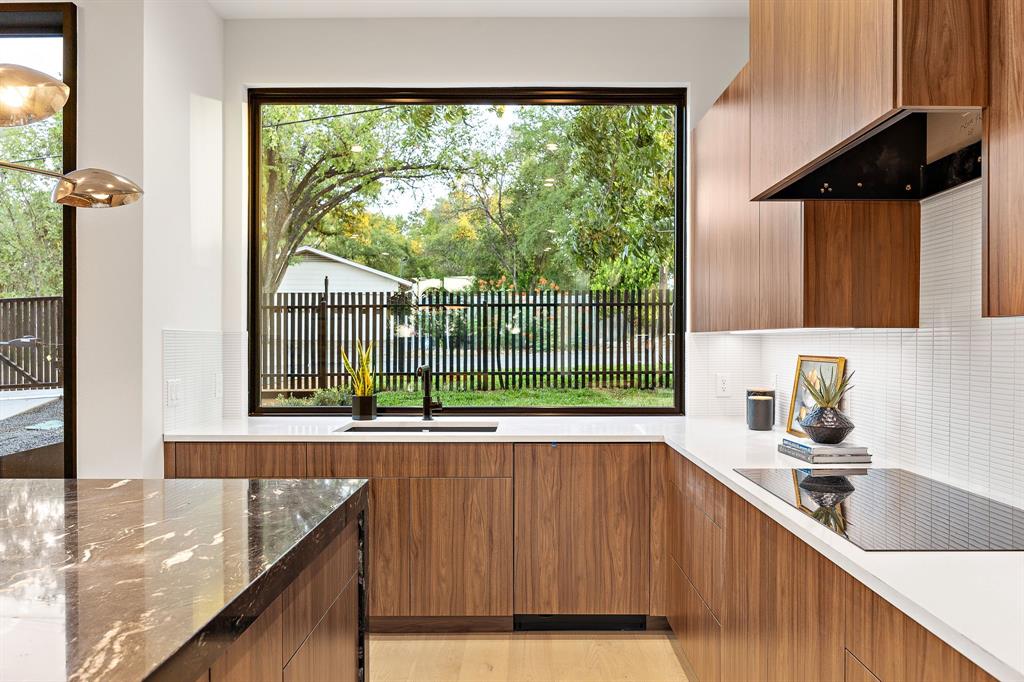 1606 Taylor Gaines DR