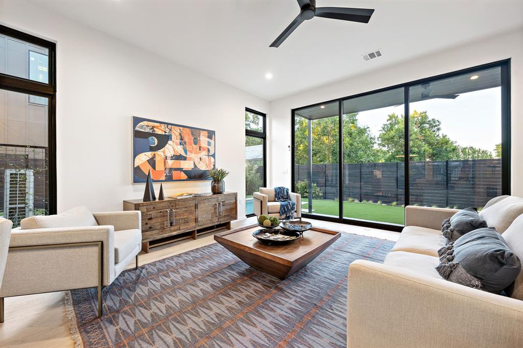 1606 Taylor Gaines DR