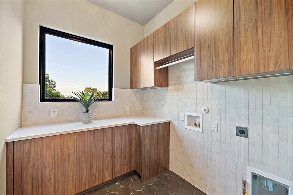 1606 Taylor Gaines DR