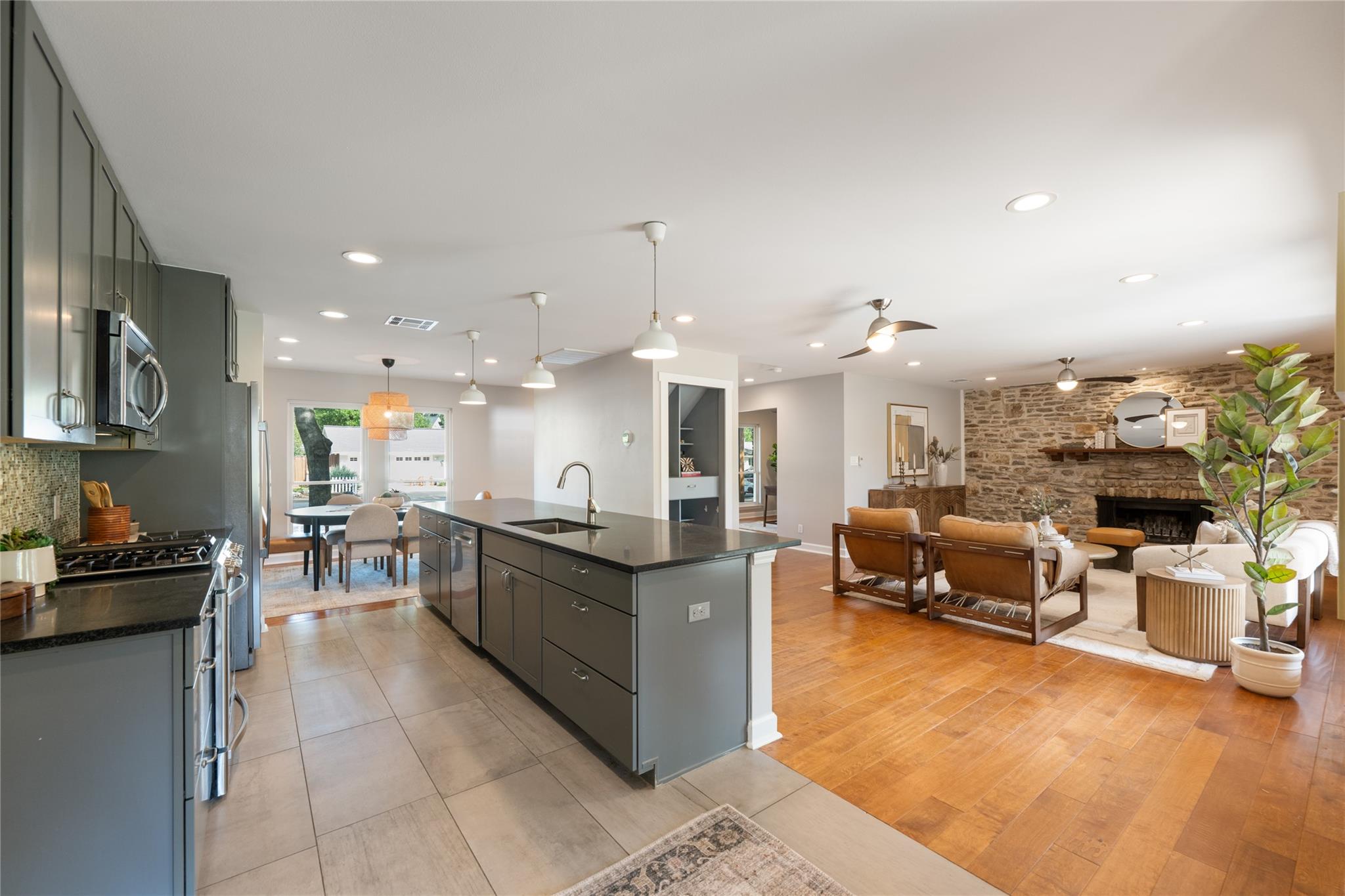 6812 Pioneer PL