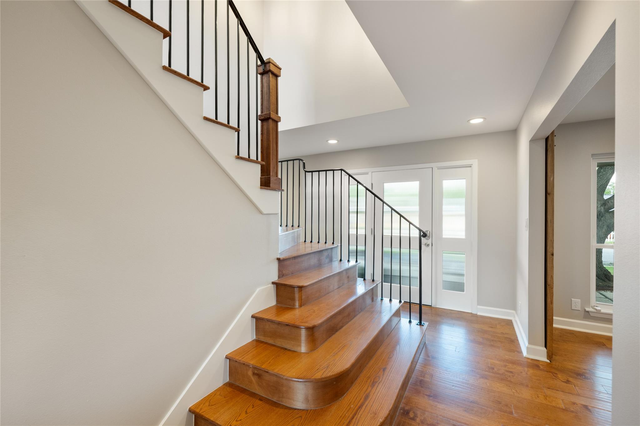 6812 Pioneer PL