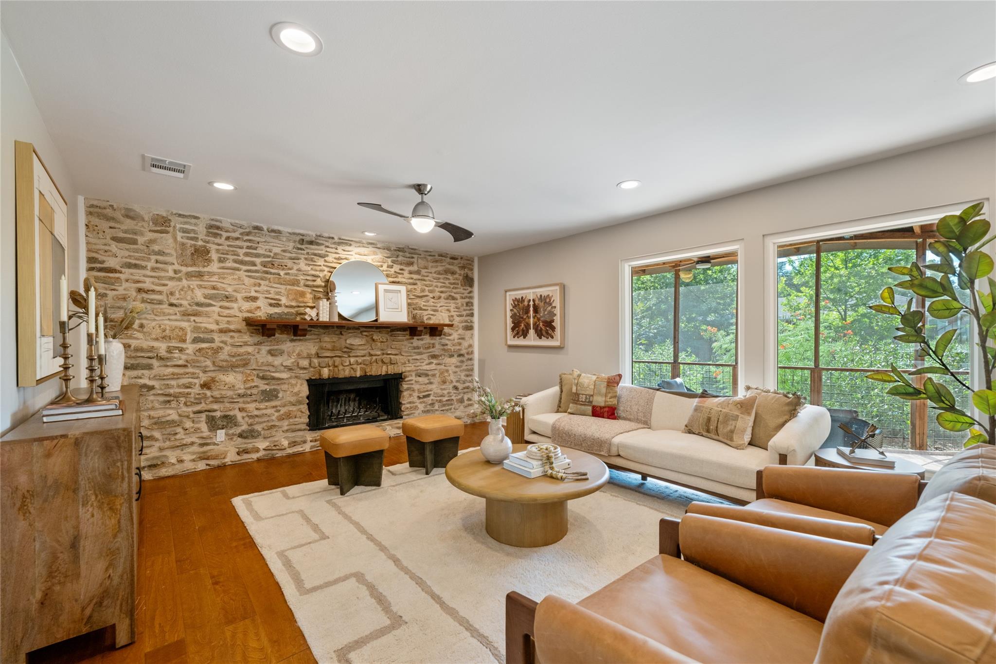 6812 Pioneer PL