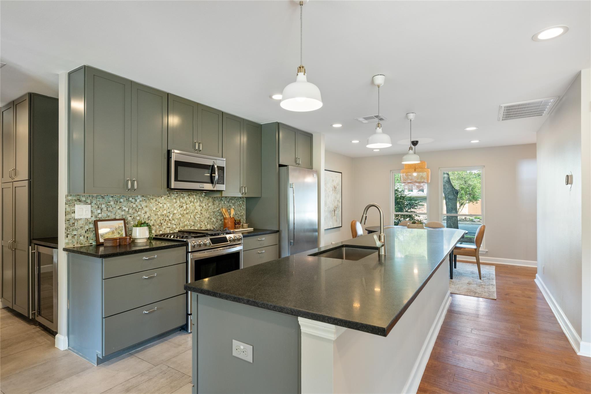 6812 Pioneer PL