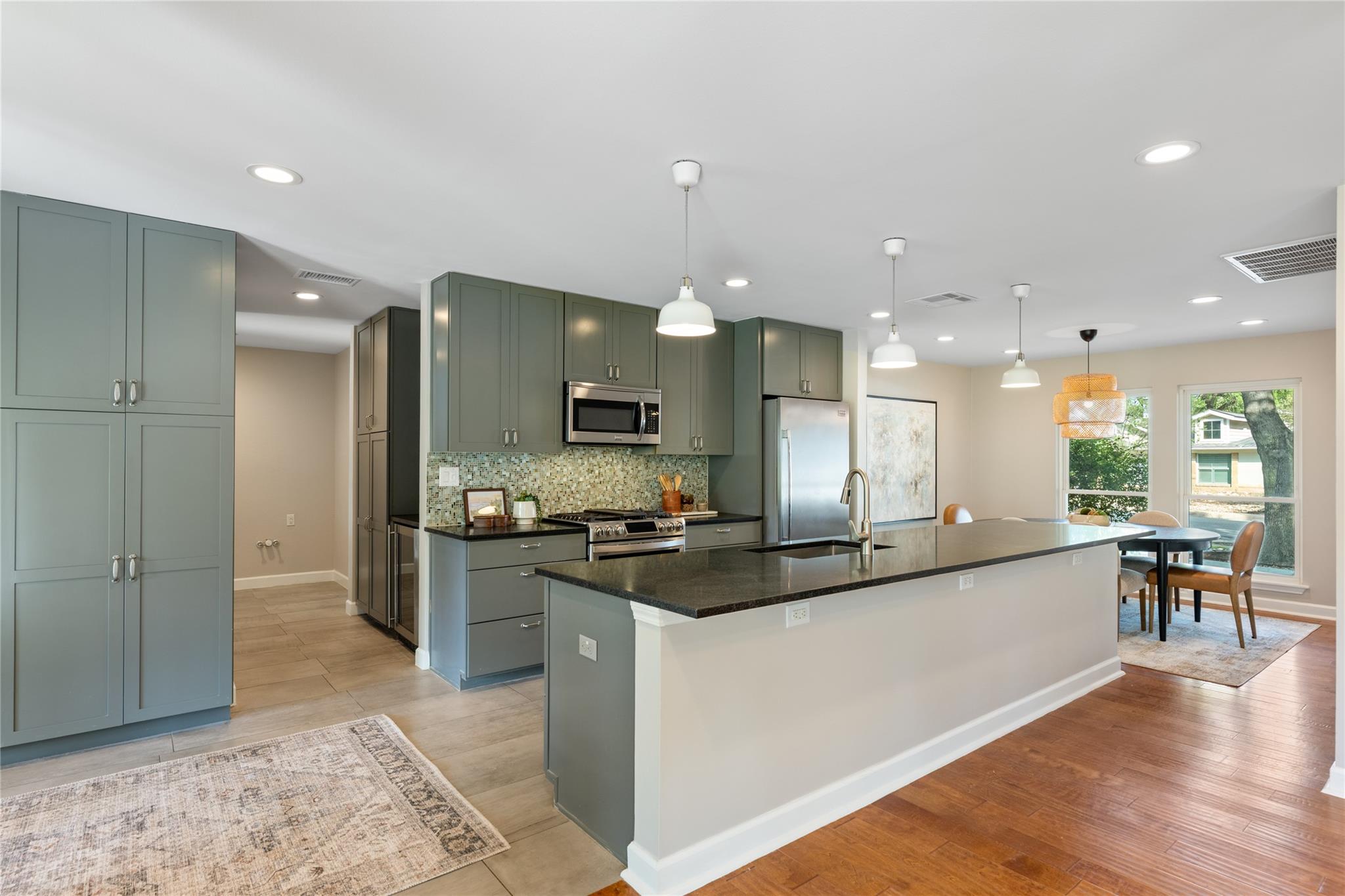 6812 Pioneer PL