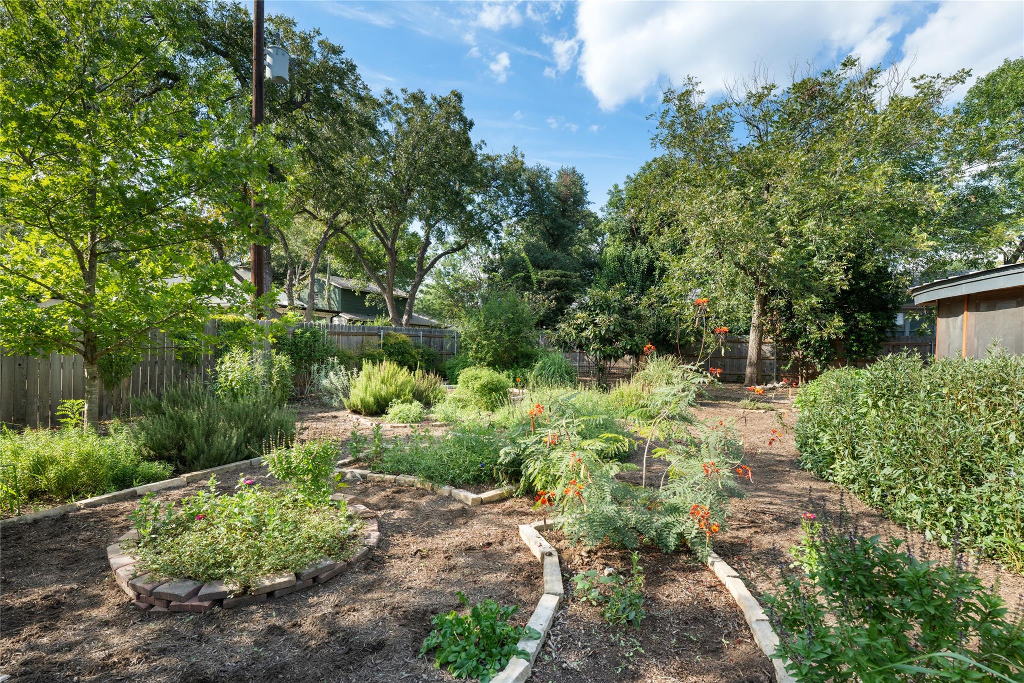 6812 Pioneer PL