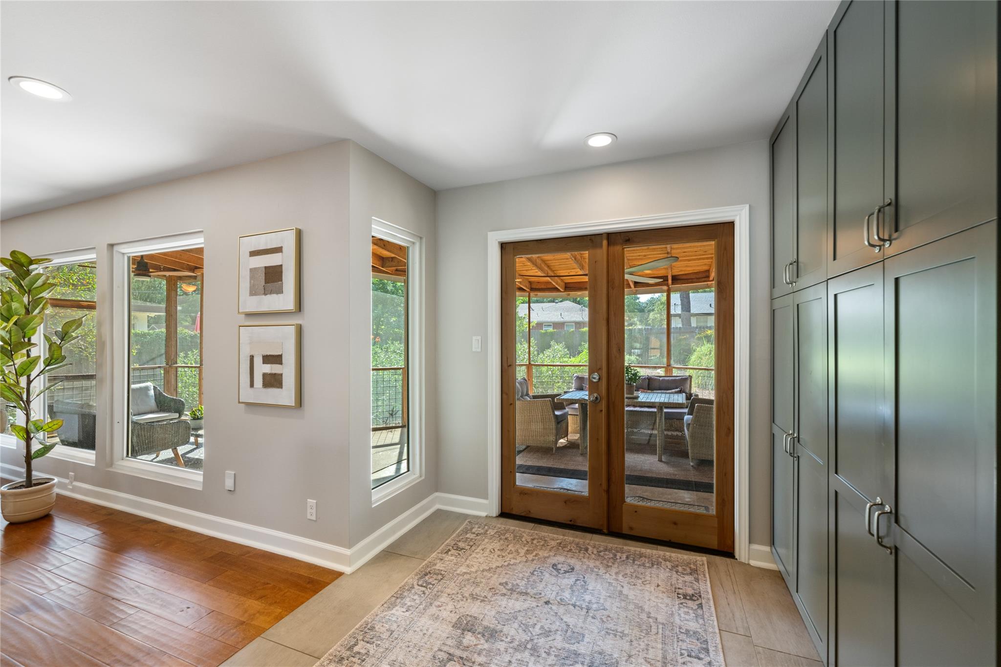 6812 Pioneer PL