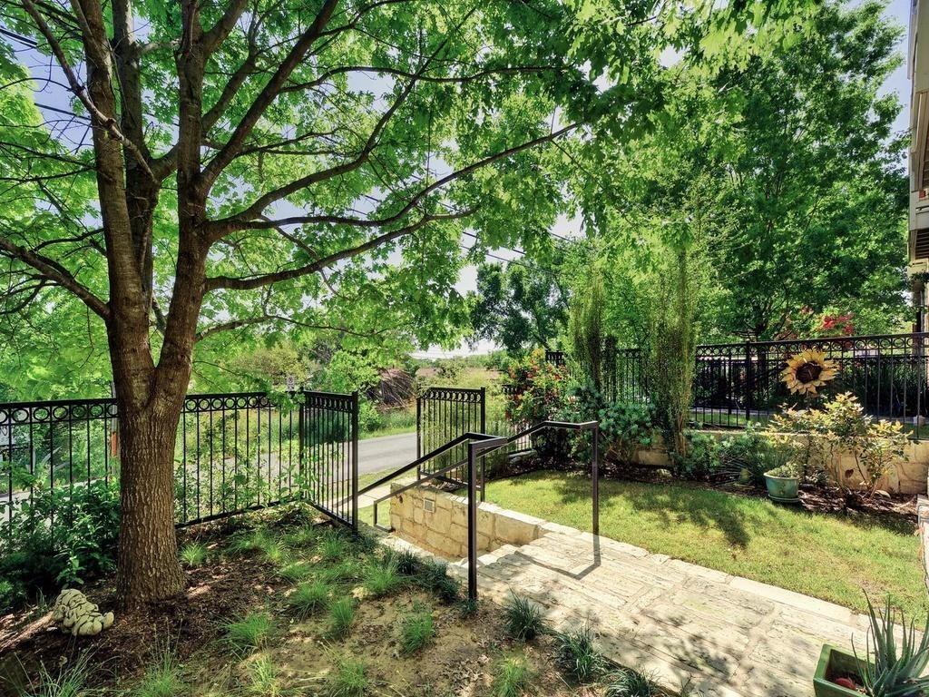 2520 Bluebonnet LN # 2