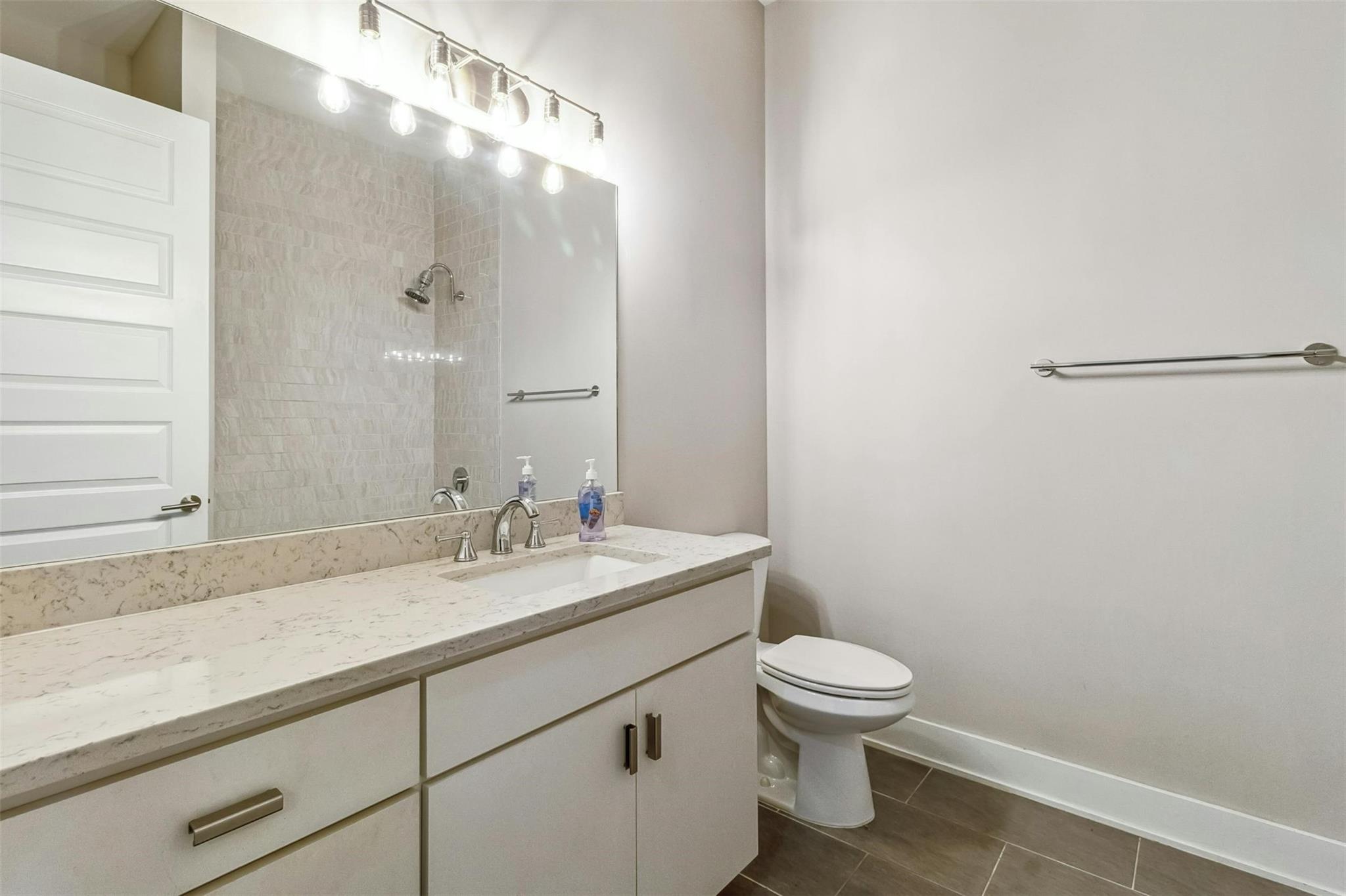 2304 Thornton RD # B