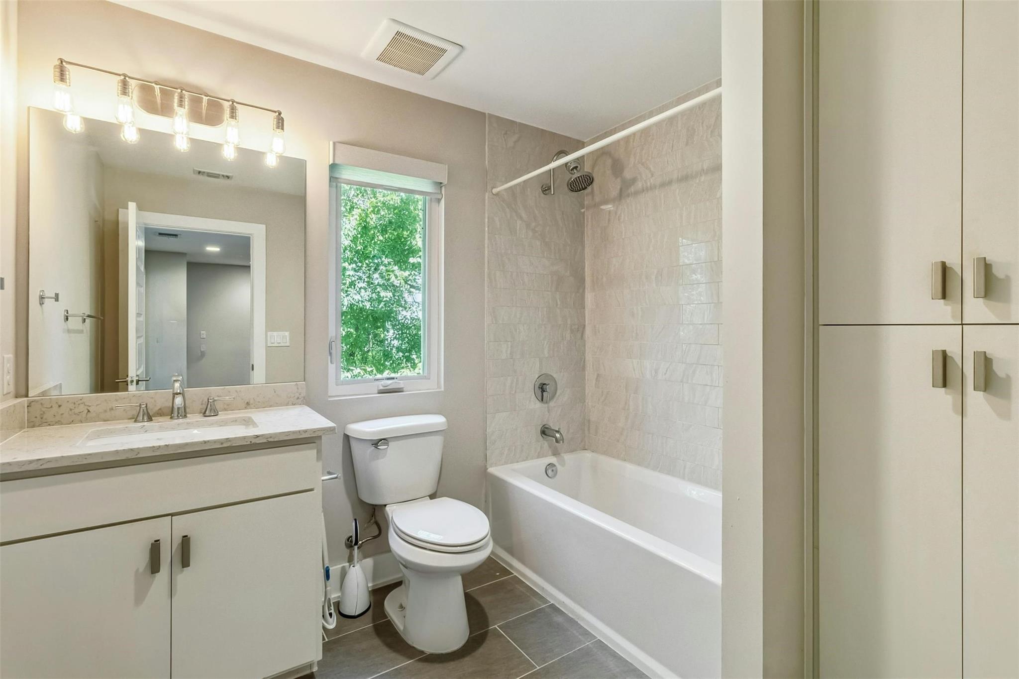 2304 Thornton RD # B