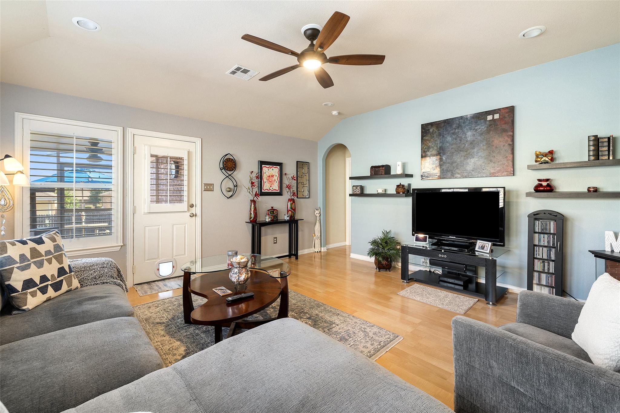 339 Strawberry Blonde DR