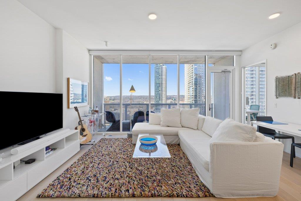 301 West Ave # 1701