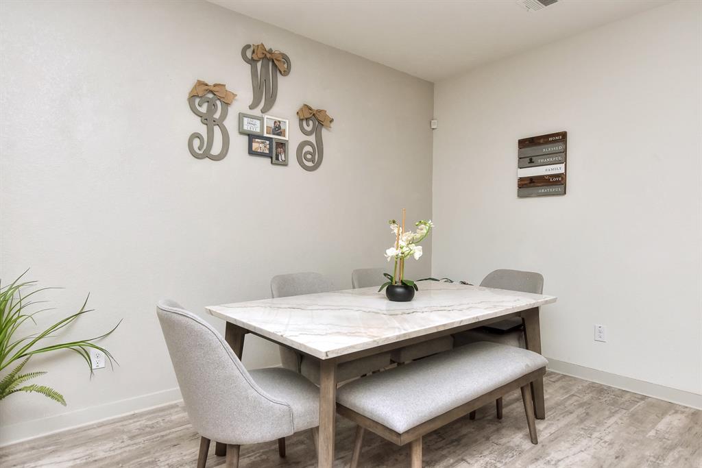 305 Deserti RD