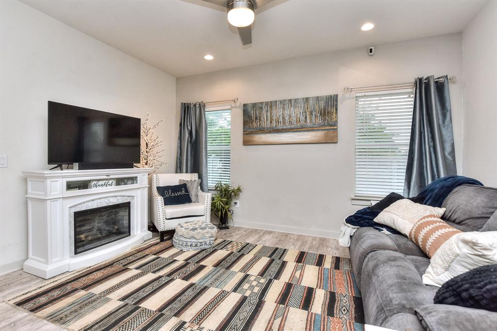 305 Deserti RD