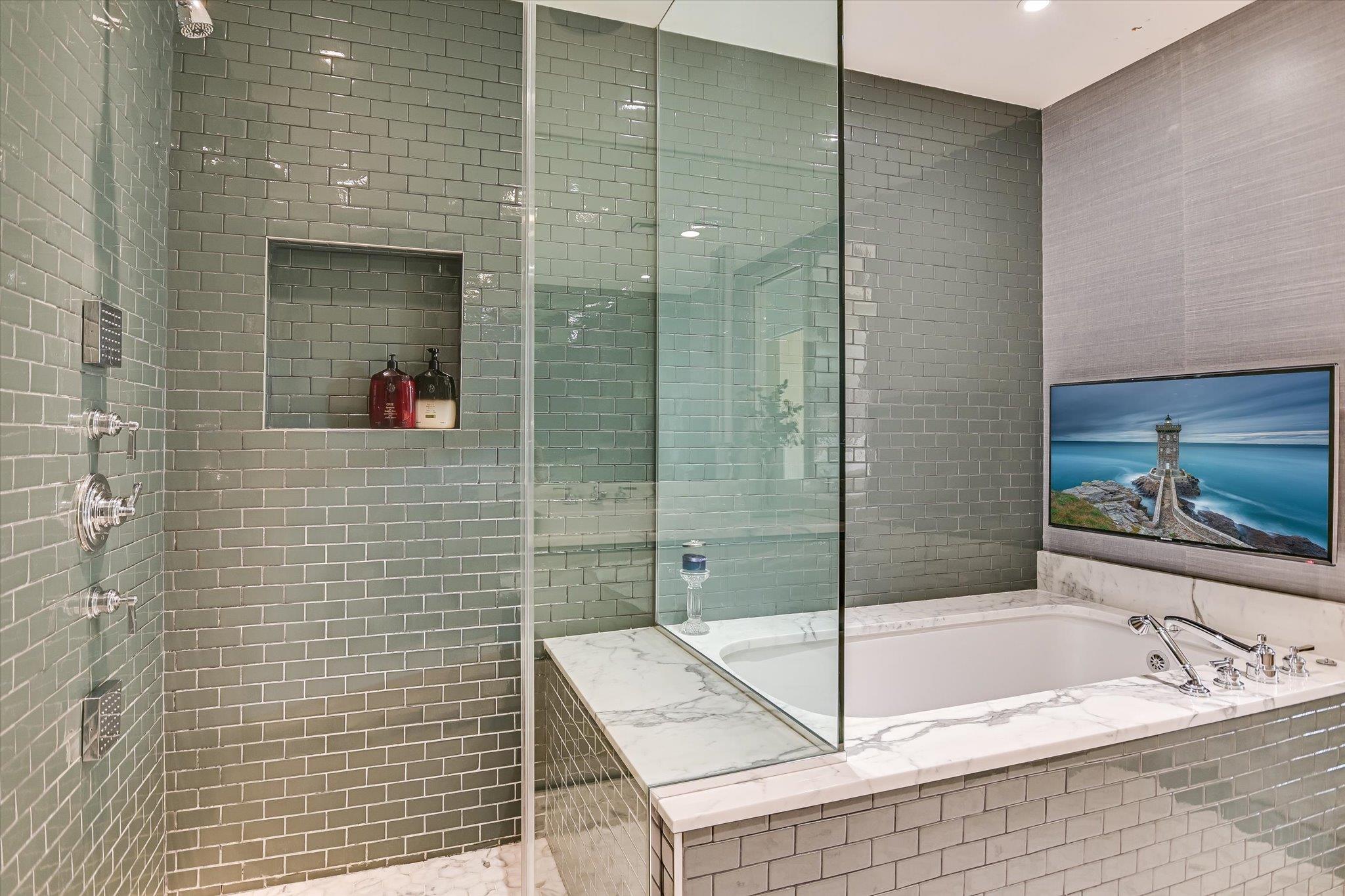 200 Congress Ave Unit: 35AC