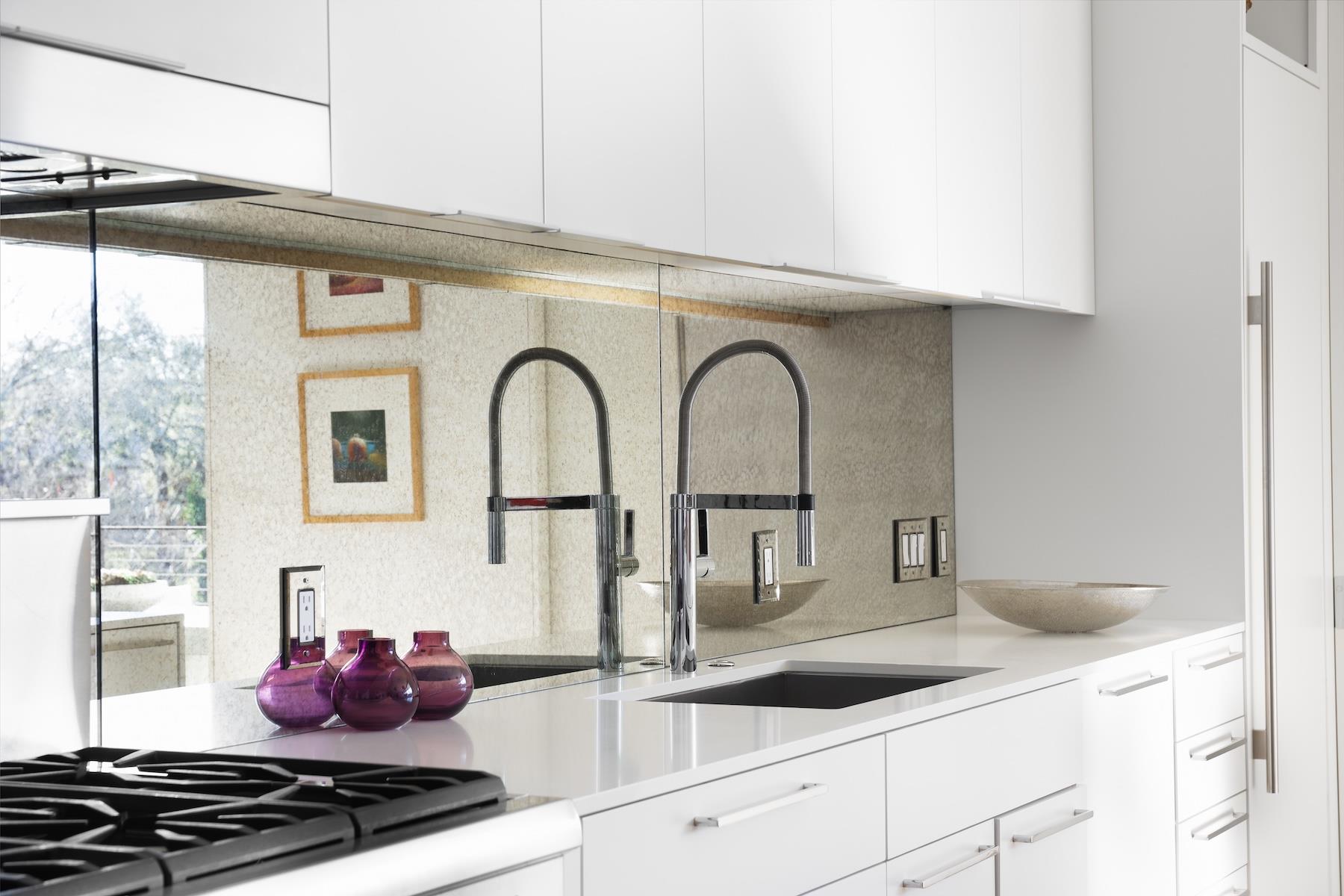 4607 Laurel Canyon DR