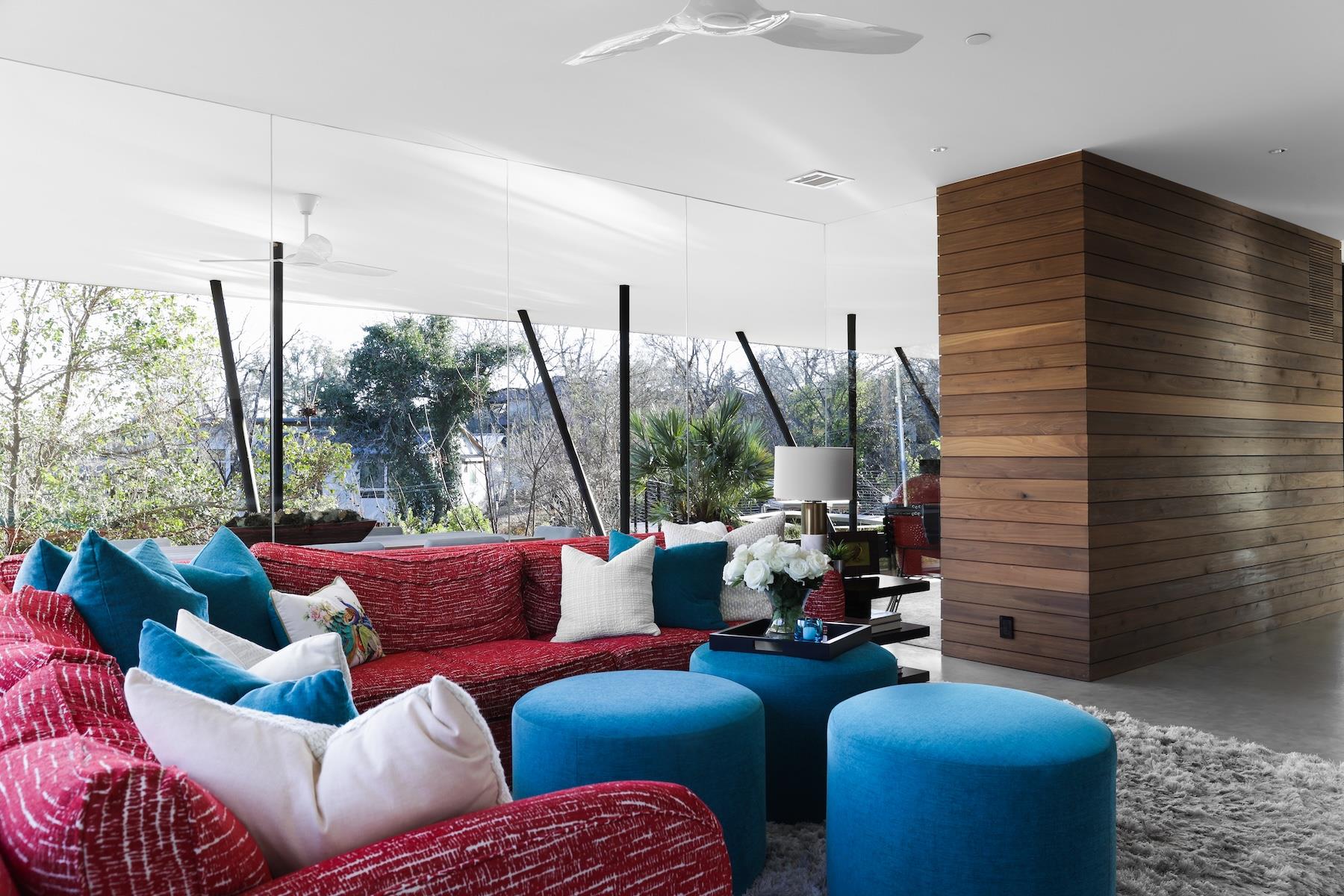 4607 Laurel Canyon DR