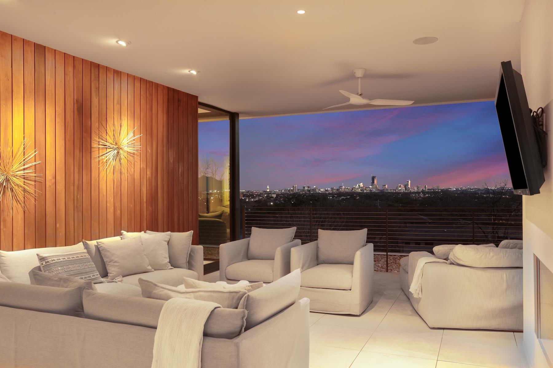 4607 Laurel Canyon DR