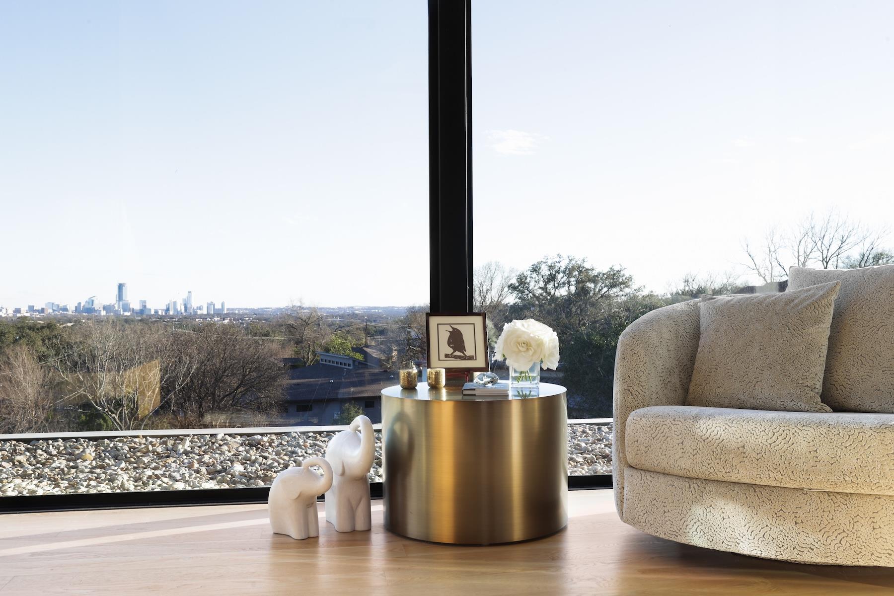 4607 Laurel Canyon DR