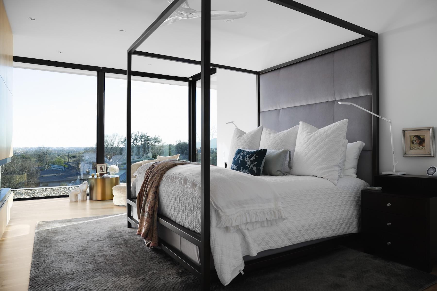 4607 Laurel Canyon DR